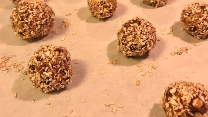 No bake energy balls - clean eating protein balls/ bites